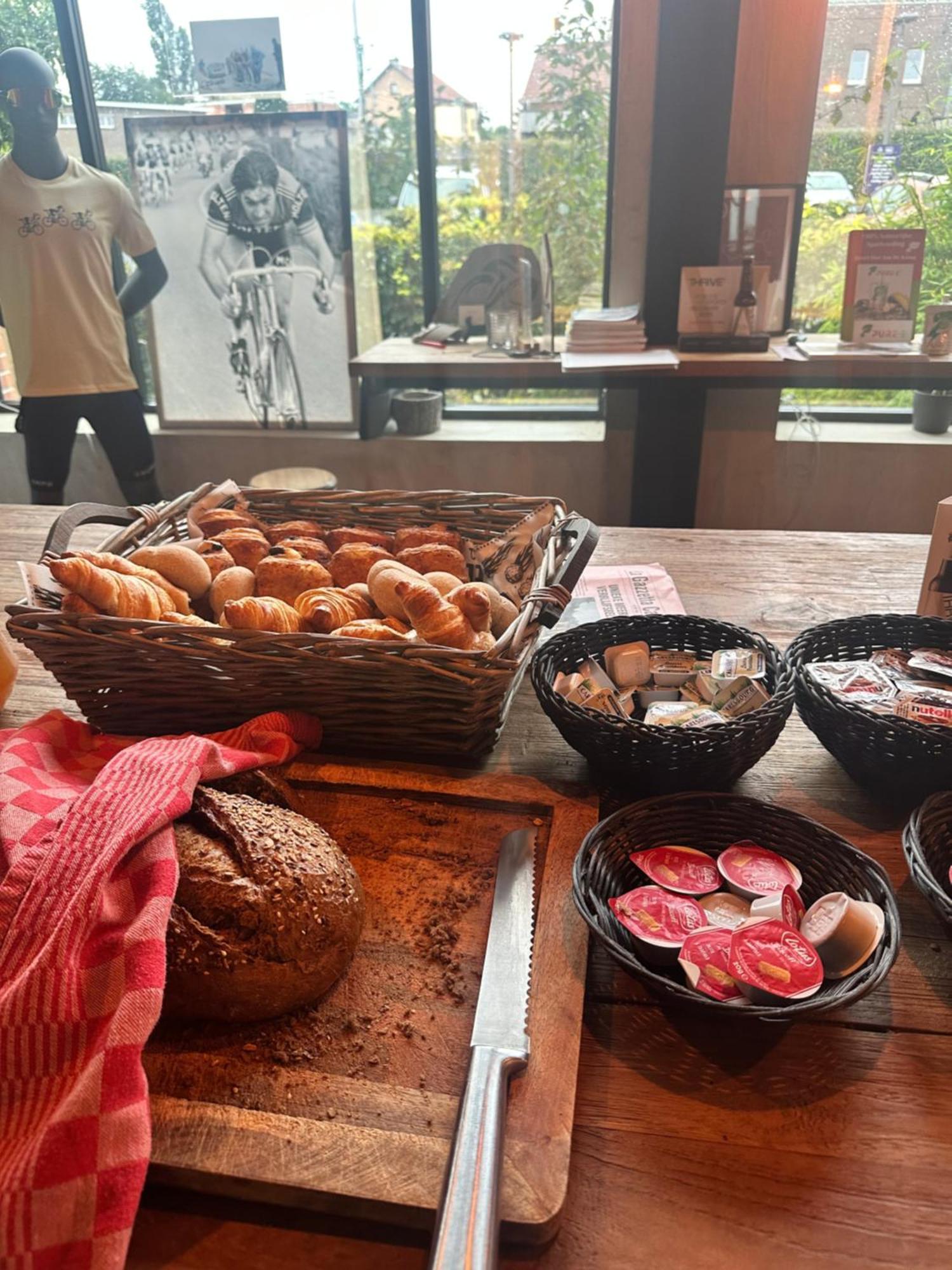 Cafe Coureur Borgloon Hotel Eksteriør billede